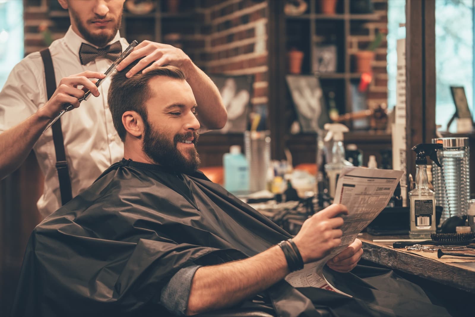 Barbier aan het werk